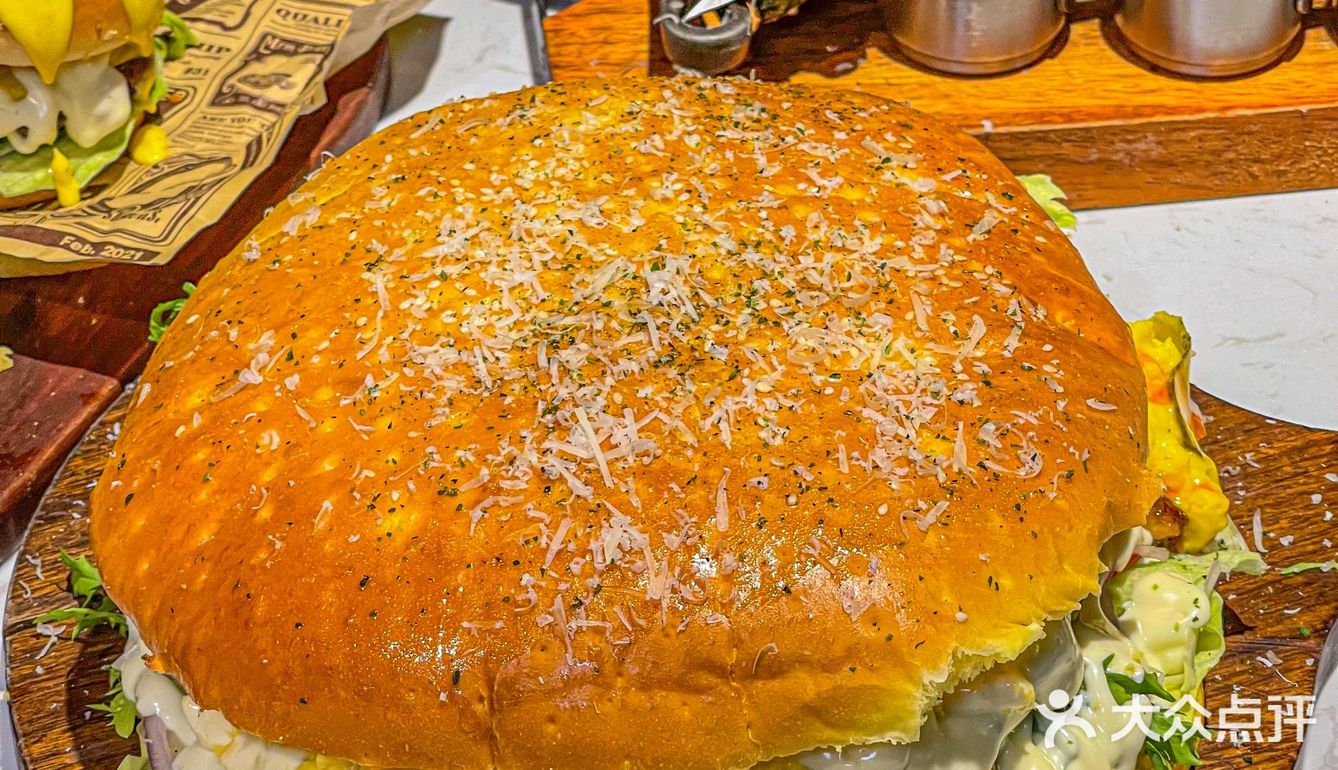 比我脸还大的大汉堡🍔 呃～好撑哦
