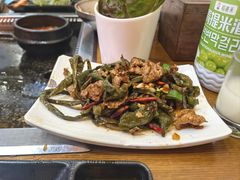 干辣椒炒牛肉-韩阳王石板烤肉