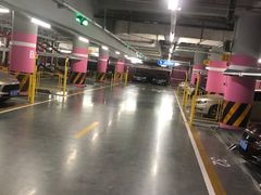 -白玉兰广场停车场