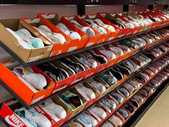 -百年港湾奥特莱斯(香炉礁店)