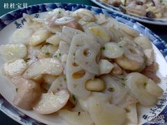 水中三宝--藕，菱角，荸荠-吴门人家·苏宴宫廷菜(拙政园店)