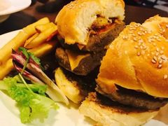 -拉亚汉堡经典餐厅(商城路店)