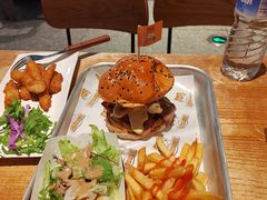 -HUZI虎滋精酿餐吧(京西大悦城店)
