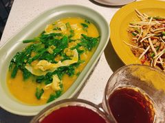 豌豆黄浸豌豆尖-半山腰·云南菜(侨福芳草地店)