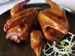 玻璃皮润烧乳鸽王-富力丽思卡尔顿酒店·丽轩中餐厅
