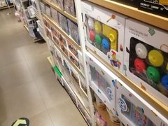 -名创优品(北京新中关购物中心地铁层店)