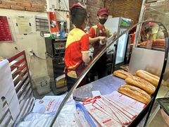 -Bánh Mì Huynh Hoa