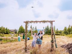 -田园东方蜜桃村的田野营地