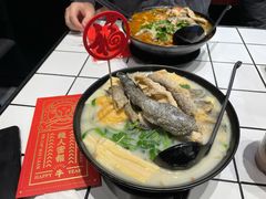 豚骨上汤小锅米线-肥汁米蘭香港米线(长宁来福士店)