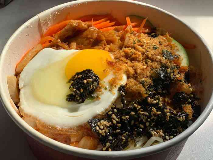 荠岛35国王拌饭(新虹街店)-"蔬菜有胡萝卜丝豆芽菜瓜,蔬菜还可以的