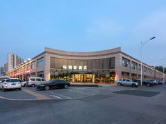 -潮漫酒店(北京通州环球度假区临河里地铁站店)