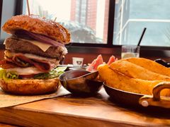 双蛋指椒牛肉汉堡-魏斯理汉堡(西安沣东吾悦店)