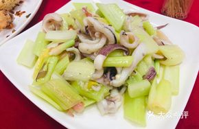 Stir-fried Fresh Squid with Celery