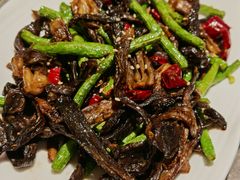 干煸豆角鹿茸菌-闫府私房菜(恒隆店)