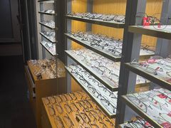 -优医视平价眼镜蔡司依视路折扣工厂店(十里堡店)