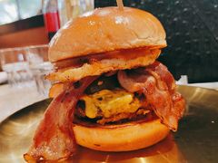 双蛋指椒牛肉汉堡-魏斯理汉堡(西安沣东吾悦店)