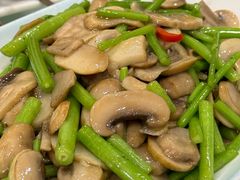 -马尔龙新疆饭店·清真(瑞景店)