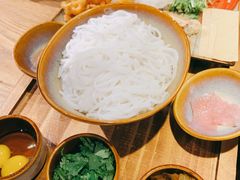 蒙自过桥米线-麦麦山云南菜(复地活力城店)