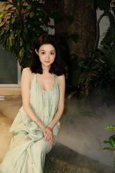 -韩国李知恩形象设计