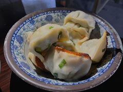 韭菜猪肉煎饺-无名氏宵夜小摊(祝家三姐妹馄饨店)