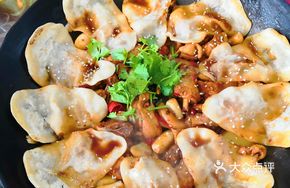 Xuzhou Stewed Chicken with Pan-Fried Dumplings