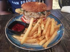 -layback cafe & bar