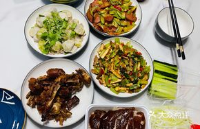 Single-Portion Roast Duck Bento