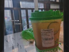 -凤凰路何眼镜香辣蟹(花果园店)