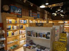 -新华里咖啡书吧(新华书店小寨店)