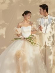 -至臻微拉婚纱摄影