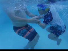 -蓝鲸奇亲子游泳俱乐部