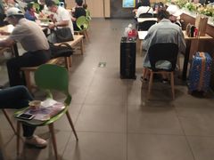大堂-麦当劳(郑州东高铁站店)