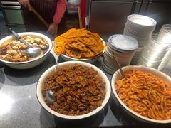 -爆炸头阿姨小四川正宗川味小吃(无任何分店)