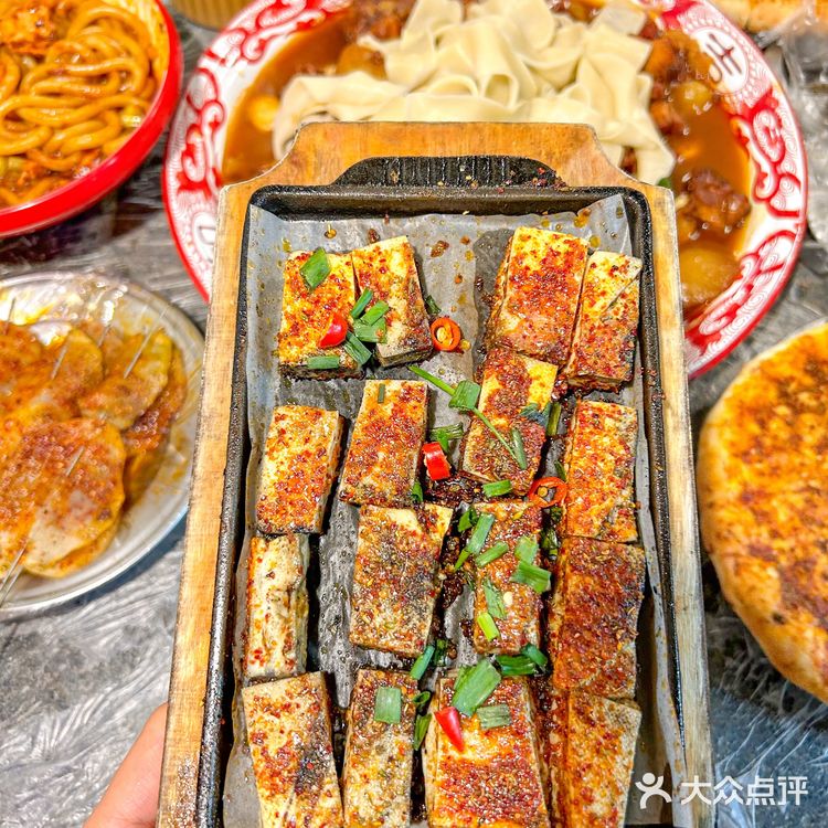 不用去新疆也能吃到正宗的新疆羊肉串！！