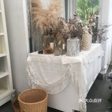 里面桌子上的花都是真花来的，看得出很用心
