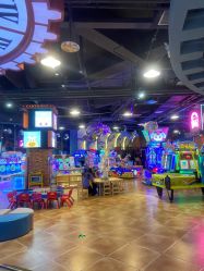 -卡通尼乐园(龙湖六合天街店)