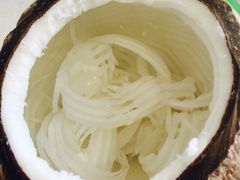 -志龙皇冠吃货椰子铺