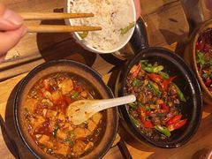 -有红鸡毛店·砂锅菜(抚琴夜市店)