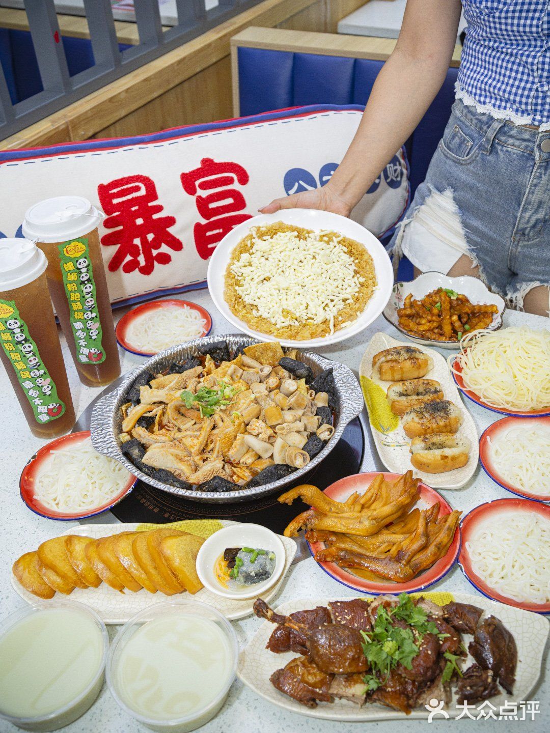 点吧点儿螺狮粉配豆汁儿！！香臭香臭的