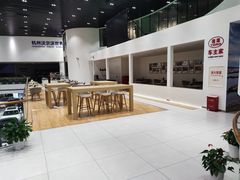 -杭州中沃沃尔沃4S店(滨江区店)