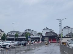 -新场古镇-停车场