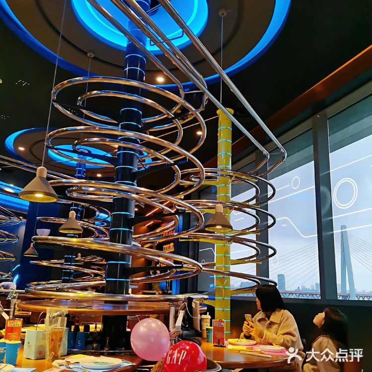 冬日不可错过西式美食   失重餐厅好吃又好玩