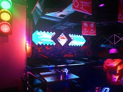 -UP嘻哈酒吧(粉巢店)