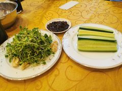 香椿苗拌桃仁-秦记香辣蟹(松榆里店)