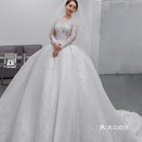  高级蕾丝搭配钉珠长袖设计婚纱 