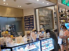 面包甜点陈列柜-花花卷卷·鲜食蛋糕(静安久光百货店)
