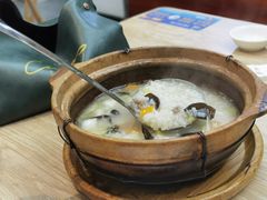 盖菜肉沫砂锅粥-小鳌陪你小排档·四季小龙虾·田鸡·宵夜(中央第五街店)