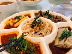 小吃五拼-令氏家外家周秦食府(高新店)