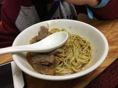 -松树干拌面店