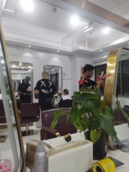 -镁连社·美联社